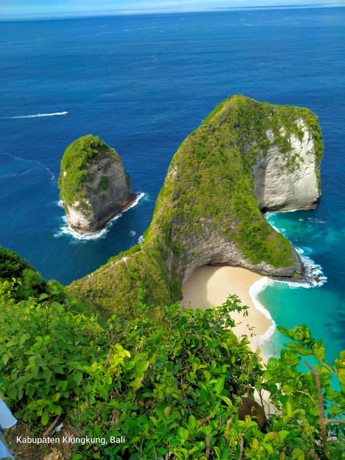 View of T-Rex shaped cliffs at Kelingking Beach, Nusa Penida